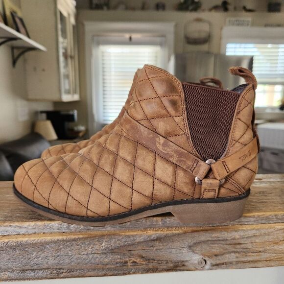 Teva De La Vina Dos Chelsea Quilted Bison LeatheR Boots SIZE 9 SANITIZED RTW - Picture 1 of 11